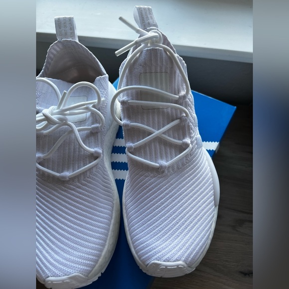 Adidas sneaker, bright white, brand new, size 8US - Picture 3 of 6